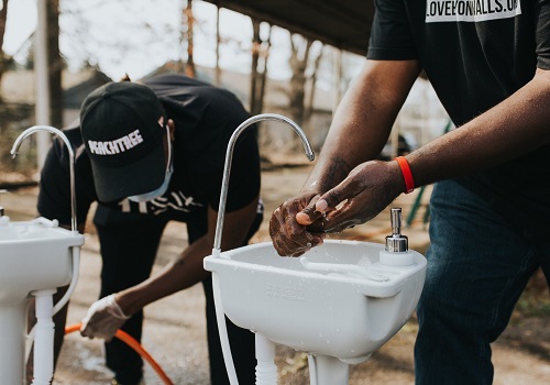 Love Sinks In: Bringing Lifesaving Handwashing Stations to Unhoused People